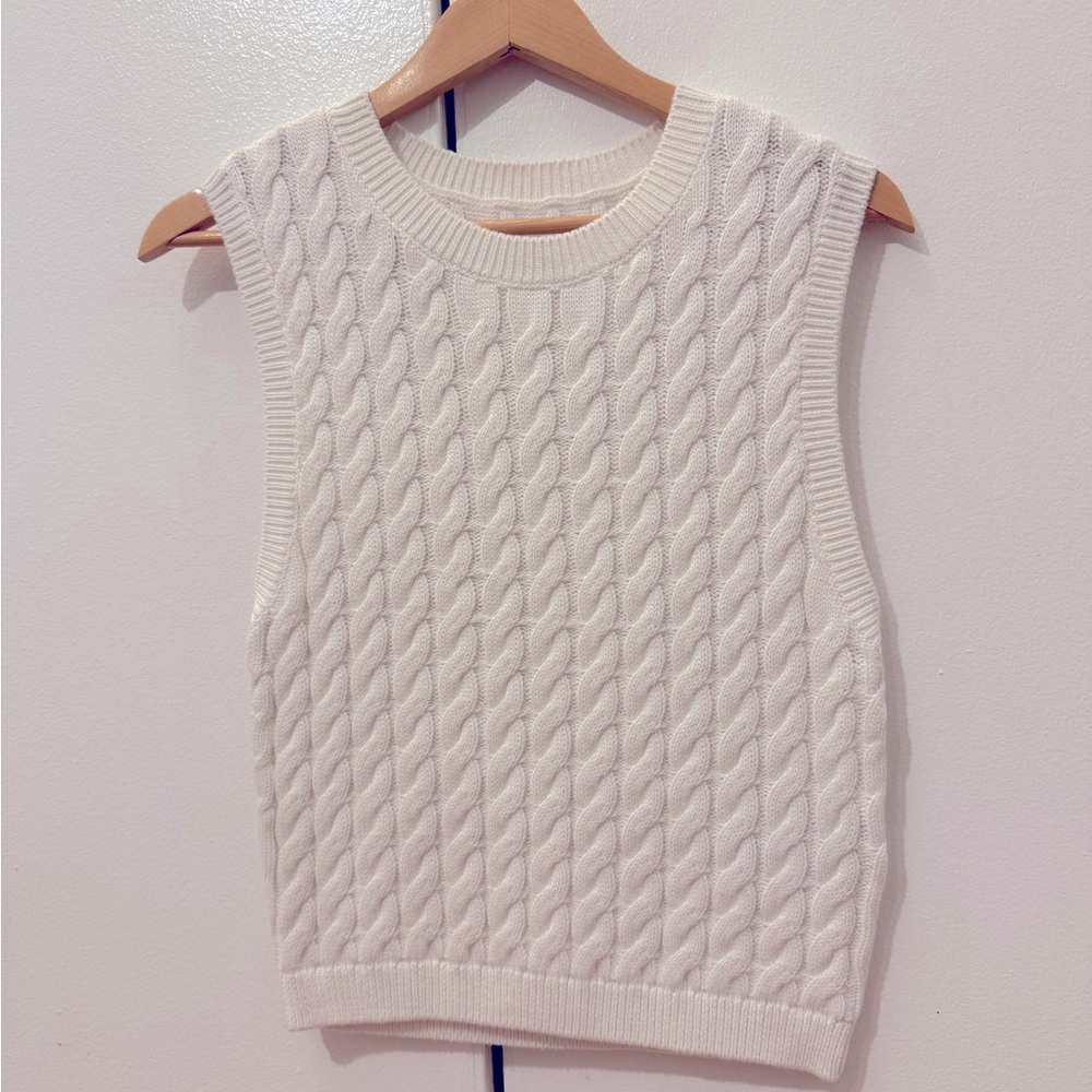 Abercrombie & Fitch Cable-Knit Sleeveless Sweater Top